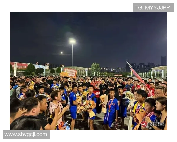 西安足球队的团队协作揭秘：如何在绿茵场上铸就辉煌荣耀